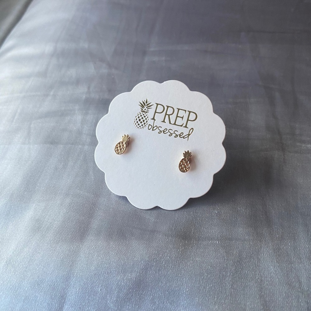 gold stud earrings